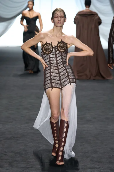 Look 4